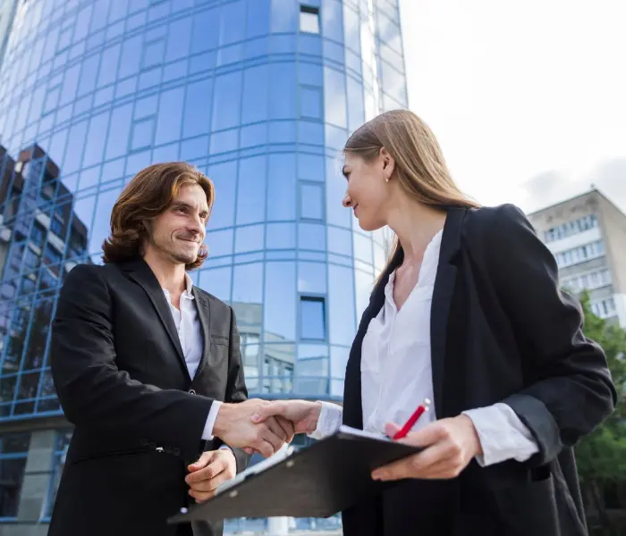 Commercial leasing agent helping businesses find space