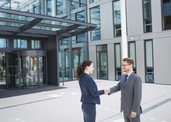 Commercial property selling agent assisting business sale