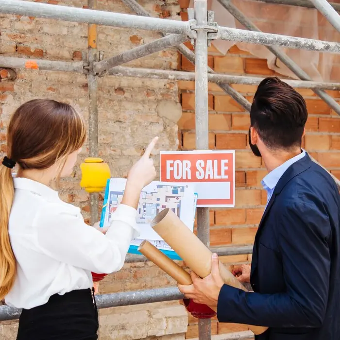 Commercial property selling agent negotiating property deals